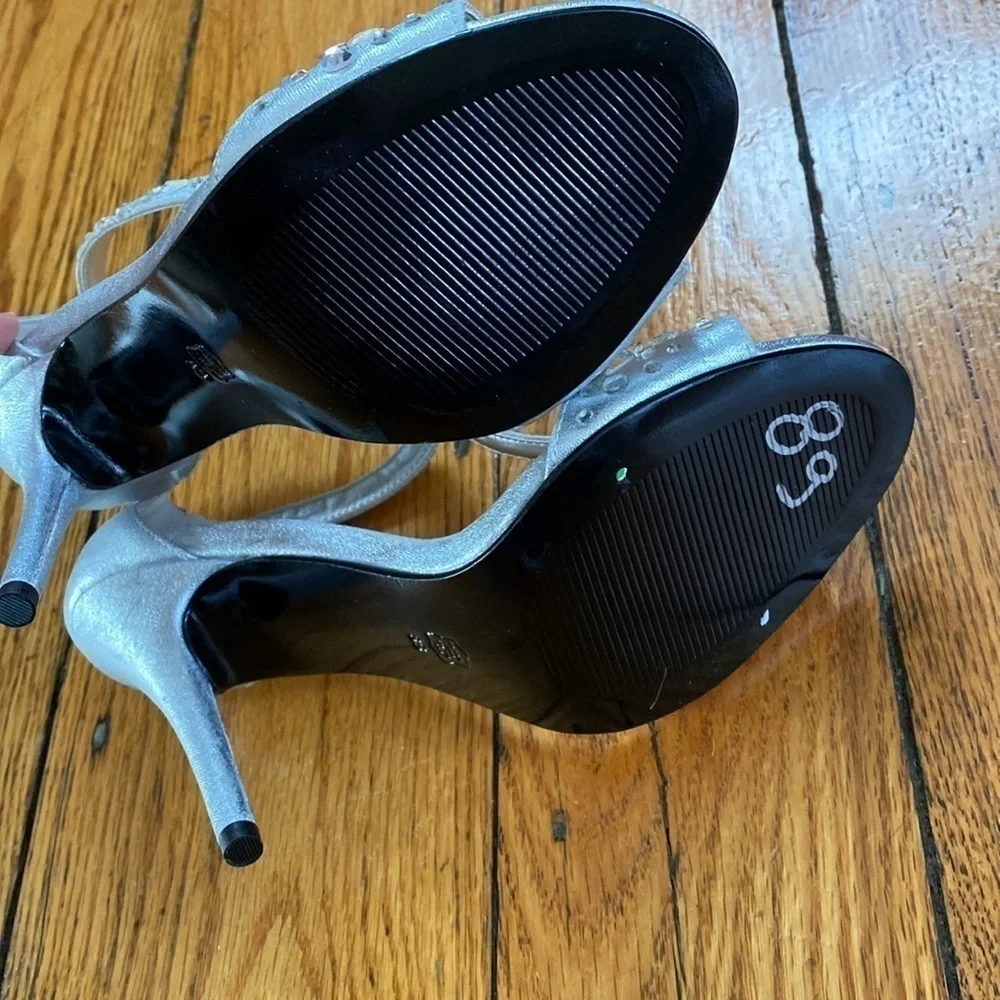 Caparros Size 8 Silver Rhinestone Shoes Never Worn